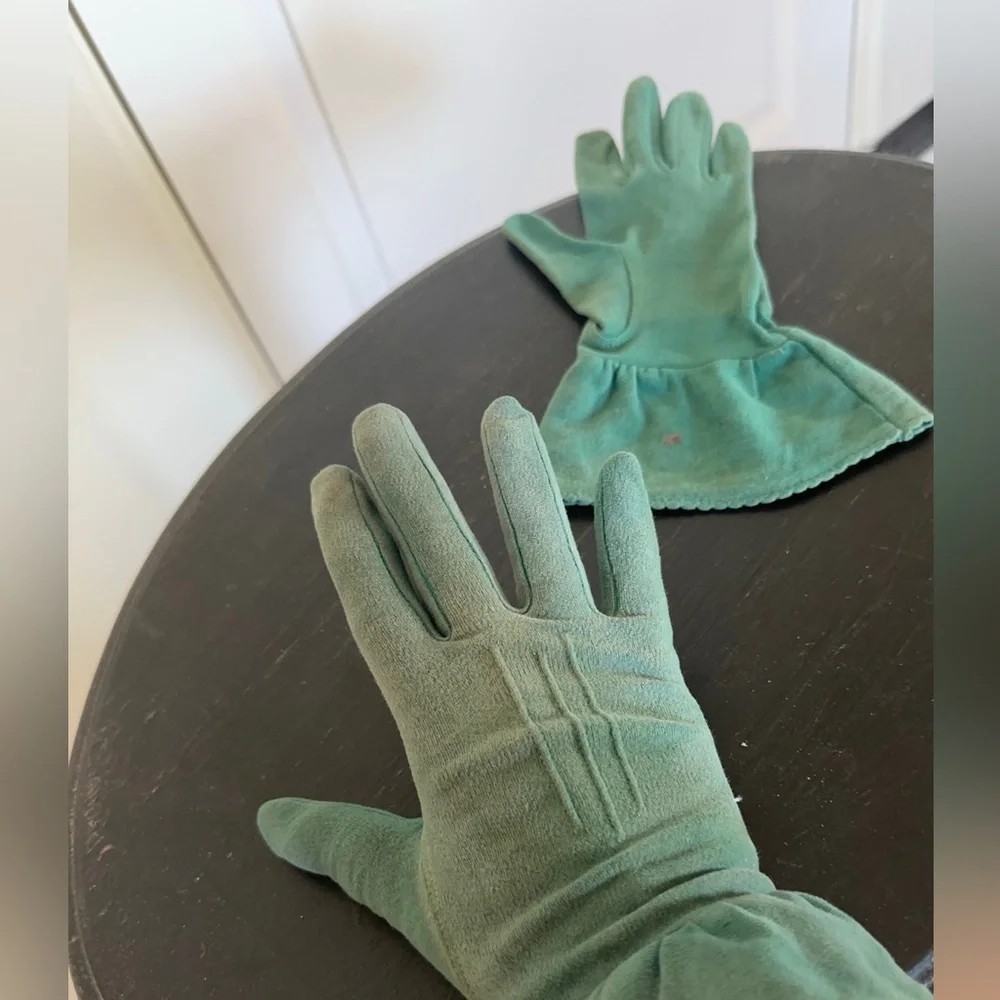 Vintage 1950s Emerald Green Faux Suede Gloves | Small/Medium Retro Style
